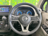 インテリアに合わせたデザインのステアリングは、運転される方のことも考え、運転しやすい形状、大きさです。是非一度、実際に触ってお確かめください。