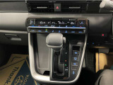 オートエアコン♪お好みの温度に設定するだけで車内を快適空間にしてくれますよ♪