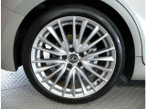 アルミホイール付。オシャレは足元から!さり気なく、スタイリッシュな感じでお洒落ですよね。