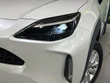 【LEDヘッドライト】悪天候や夜間走行時も良好な視界を確保し安心して運転できる高輝度LEDヘッドライトを装備!点灯速度が早く、消費電力も抑えられています。