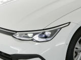 GOLF8からのLEDマトリックスヘッドライトはIQLIGHTと呼ばれ、フロントカメラで対向車を認識して、最適な照射を保ちます