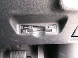ETC車載器を装備しています。高速道路の料金所もストレスなく通行できます。すっきりとしたビルトインタイプですよ。