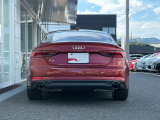 スッキリとさわやかにまとめられたテールデザインは、駐車場で後ろ側から車に接近するときA5所有の喜びと後続車のドライバーにアウディ車への好印象を与えます。