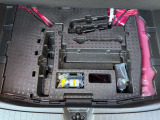 トランクルームのフタを開けると付属の車載工具がございます(^^) 必要に応じて買い足していただくことも可能です!