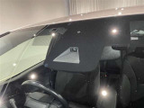 【衝突被害軽減ブレーキ】前方の車両や横断する歩行者などを検知した時、衝突回避や被害軽減をサポートします。