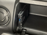ETCがついています。高速道路の料金所の通過も楽々です。カードの取り出しもしやすい場所についています。