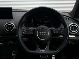 スイッチひとつひとつの隙間を1ミリ以下に抑え、まるで彫刻のような存在感と徹底的な微調整により柔らかな押し心地を実現する「ゼロタッチ」など世界でも高い支持を得るアウディのインテリアをぜひご堪能ください