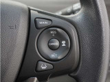 ◆アダプティブクルーズコントロール◆予め設定した車速内でクルマが自動的に加減速。前走車との適切な車間距離を維持しながら追従走行します。【LKAS】車線維持支援システムでステアリング操作を支援。