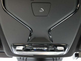 BMW SOSコール:エアバックが展開するような事故が発生した時に、車両に搭載されている通信端末から自動的にBMW SOSコールセンターにSOSコールが発信されます。