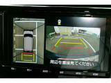 パノラミックビューモニター付きです。車両を上から見たような映像をディスプレイオーディオ画面に表示。運転席からの目視だけでは見にくい、車両周辺の状況をリアルタイムでしっかり確認できます。