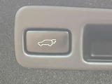 【パワーバックドア】スマートキーや運転席のボタンを押すだけでリアゲートが自動で開閉します!荷物を持っている時や、高い位置にあるバックドアを閉める際に便利な機能です♪