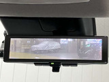 【インテリジェント ルームミラー】車両後方のカメラ映像をミラー面に映し出すので、車内の状況や、天候などに影響されずいつでもクリアな後方視界が得られます!