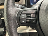 ステアリングにオーディオ操作スイッチが付いています。オーディオ画面に直接タッチしなくても操作が出来ますので、運転に集中できます。