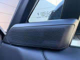 【MERIDIAN】室内音響はMERIDIANシグネチャーサウンドシステムにより最適化され、低音から高音までを忠実に、クリアに再現。いつものドライブを「想い出」に変えてくれます。