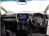 オシャレなインテリアで運転する気分も盛り上がりますよね^^