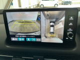 【マルチビューカメラ】周囲の状況を多彩なビューでナビ画面に表示します。駐車場や見通しの悪い交差点での安心感を高めます♪