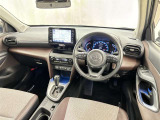 運転席まわりです。 各操作スイッチは使いやすい位置に配置されてます。