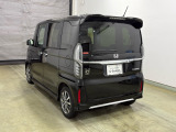 Honda SENSING装着車です。衝突を予測してブレーキをかけたり、前のクルマにちょうどいい距離で走行できる多彩な安心・快適機能を搭載した支援システムがドライバーをサポート。