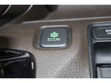 エンジン、エアコンなどを制御し低燃費な(ECONモード)に、また走りを楽しみたいとき、空調など快適性を重視したいときはスイッチOFFで通常モードに切り替えが出来ます。