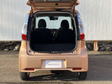 後部座席を倒せば多くの荷物を積めます。