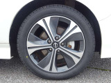 【タイヤ】 【純正17インチアルミホイール】《215/50R17》専用のアルミなのでお車のイメージぴったりですね!