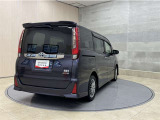 全車1年間の走行距離無制限のロングラン保証付きです。また、さらに安心をお求めの方には1年〜2年の保証延長ができる「ロングラン&alpha;保証」(有償)もお選びいただけます。