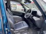 適度なホールド感と快適な座り心地の運転席シートまわり!