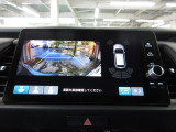バックカメラの画像です。ガイドラインがスムースな車庫入れをサポートいたします。車庫入れの安心感がアップしますね。