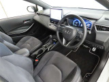 シンプルで使いやすいデザインの運転席です。