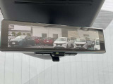[スマートルームミラー]車両後方をミラーに映し出すため、悪天候の時でも視界は良好♪