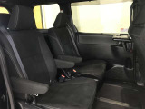 ゆとりある広々とした車内空間は、ドライブを始め買い物やレジャーなど、幅広く活躍します。一人でもみんなとでもお出かけを楽しみましょう!