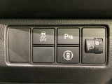 ハンドルの右側にはヘッドライトレベライザーとHondaセンシング用のメインスイッチがついています。ヘッドライトレベライザーは道路状況や積荷の加重に応じてライトの高さを調節できます。
