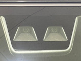 【スマートアシスト】走行中に前方の車両等を認識し、衝突しそうな時は警報とブレーキで衝突回避と被害軽減をアシスト。より安全にドライブをお楽しみいただけます。