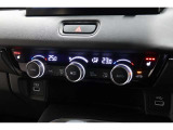 運転席と助手席の温度設定の変更が可能な左右独立タイプのデュアルエアコンです♪♪♪暑がりな人・寒がりな人も誰もが車内を快適にお過ごしいただけます♪♪♪