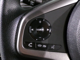 【ステアリングリモコン】ステアリングにオーディオ調節可能なスイッチが装備されていますので運転中でも視線をそらさずにオーディオの調節が可能です!