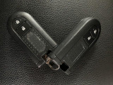 スマートキーを装備しています☆カギをカバンやポケットに入れて頂いた状態でドアロックの開閉やエンジンスタートをして頂けますよ!とても便利な装備です!