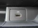 運転席そばにUSBソケットがあります♪♪ここでスマホの充電できちゃいます♪♪
