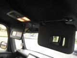 運転席&助手席バニティミラー付いています☆