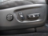 運転席はパワーシートなのでお好みのドライビングポジションに調整可能です♪