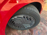 185/60R16タイヤと専用ホイールキャップ付き!冬タイヤは別途ご用意が必要です。ぜひご相談ください(^^♪