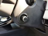 【電動コラム】シートメモリーと合わせて使用すると複数人運転する場合は、お好きなポジションを記憶する事ができます。細かな調節も可能なため、ストレスなく運転が出来ます。