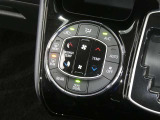 【オートエアコン】車内温度を感知して自動で温度調整をしてくれるのでいつでも快適な車内空間を創り上げます!どの席に座っても快適なドライブが楽しめます♪