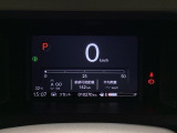 スピードメーターはこちら!すっきりとしたデザインで、昼間でも夜間でも見やすい設計になっています。