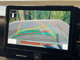 【バックカメラ】駐車時に後方がリアルタイム映像で確認できます。大型商業施設や立体駐車場での駐車時や、夜間のバック時に大活躍!運転スキルに関わらず、今や必須となった装備のひとつです!