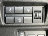 片側(助手席側)オートスライドドアです♪運転席のボタンやキーのボタンでも開閉できます!手荷物がいっぱいの時でも簡単にドアの開け閉めができるのでとっても便利です♪