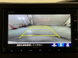 リバースギアに入れるだけで後方の表示へ切り替わります。夜間や雨の日の駐車も楽になりますよ。