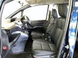 高いホールド性で運転姿勢が安定します。長距離ドライブでも疲れにくいのが魅力です。快適なドライビングライフをお送りください♪