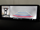 狭い場所での駐車やすれ違いなどでより的確な運転操作に役立つ360&deg;ビューモニターが装備されています。