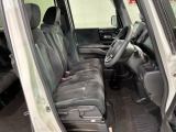 シートは厚めのクッションですのでゆったり座れますよ。