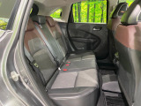 コンパクトカーですが、セカンドシートは十分な広さがあり快適にお乗りいただけます♪シートを倒して大きな荷物を積んだりと、用途の幅が広い1台です。